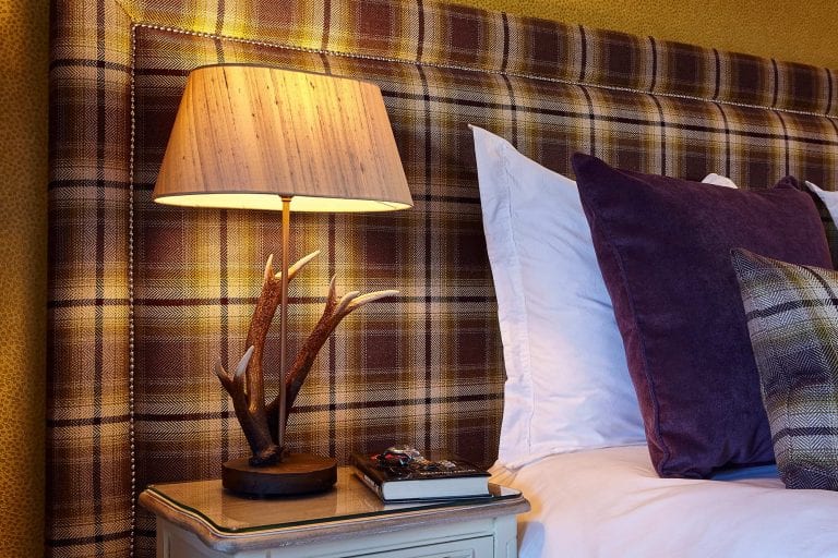 ROUNDEL7568BedsideDetail