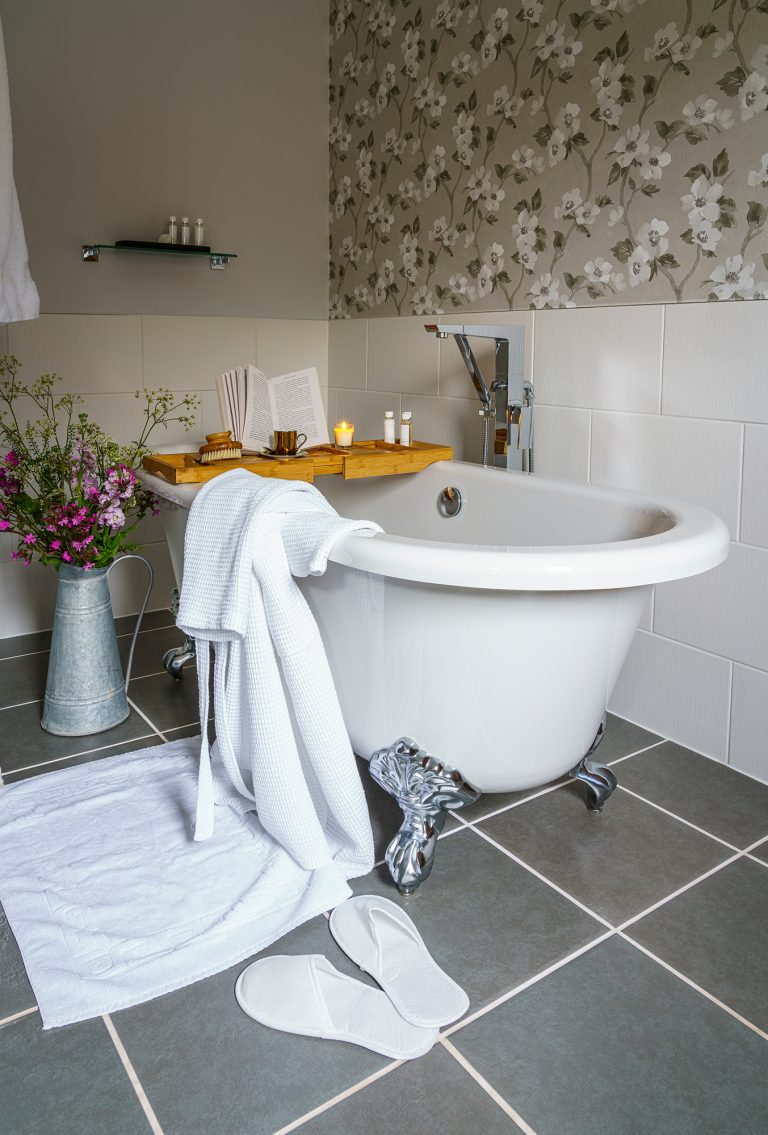 Bowhill House Bedroom 1 en-suite